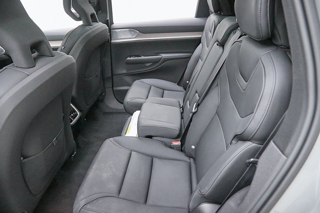 2025 VOLVO EX90 - Image 24