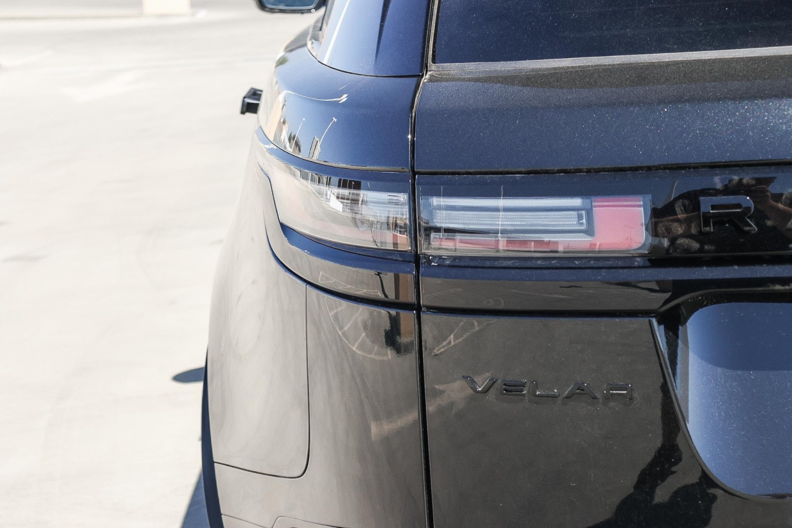 2026 Land Rover Range Rover Velar SE photo 7
