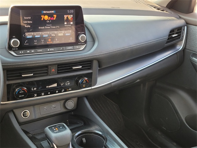 2023 Nissan Rogue SV photo 23