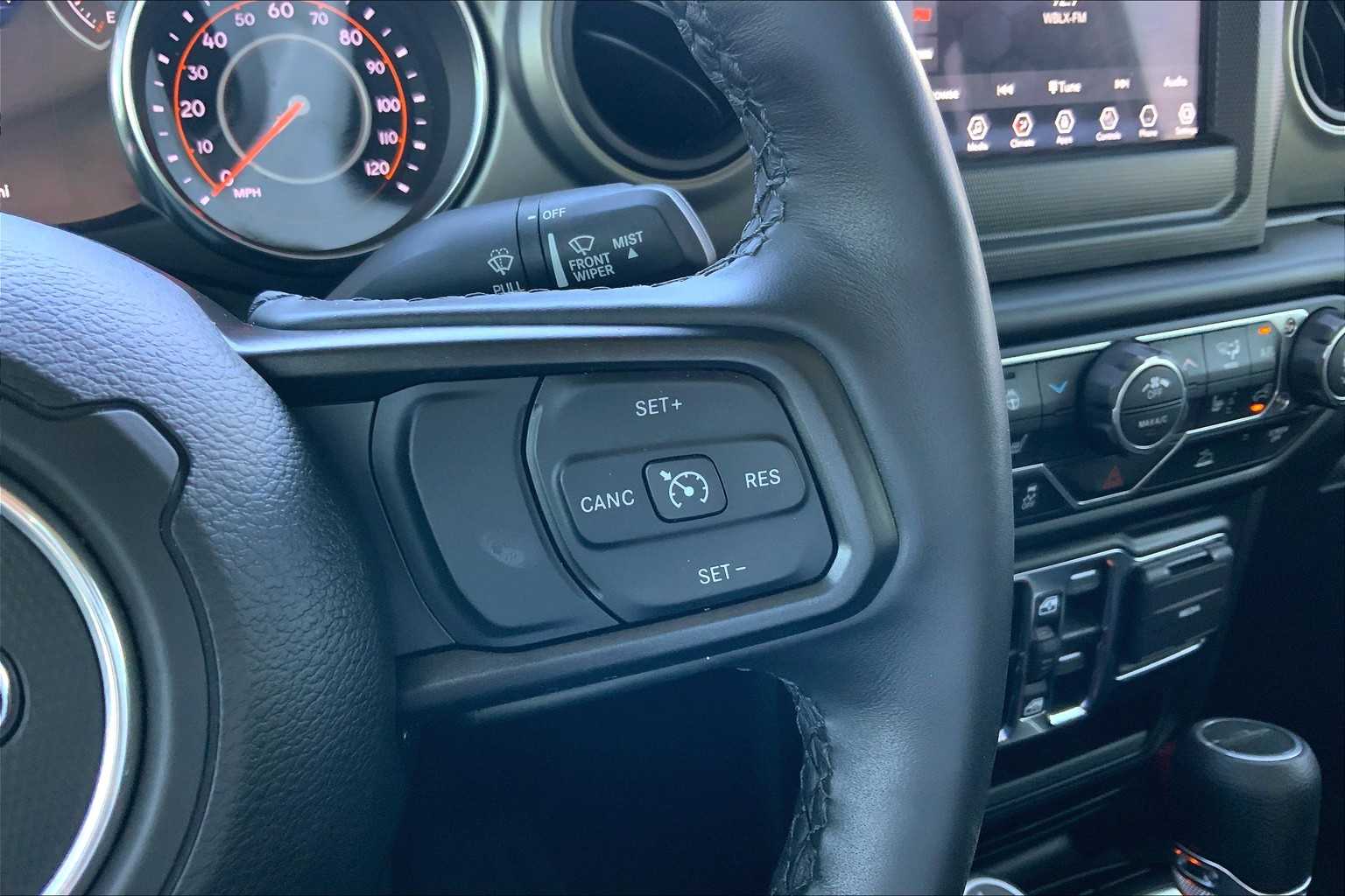 2022 Jeep Gladiator Willys Sport photo 23