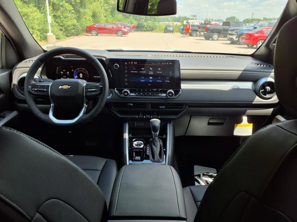 2025 Chevrolet Colorado Work Truck LT photo 6