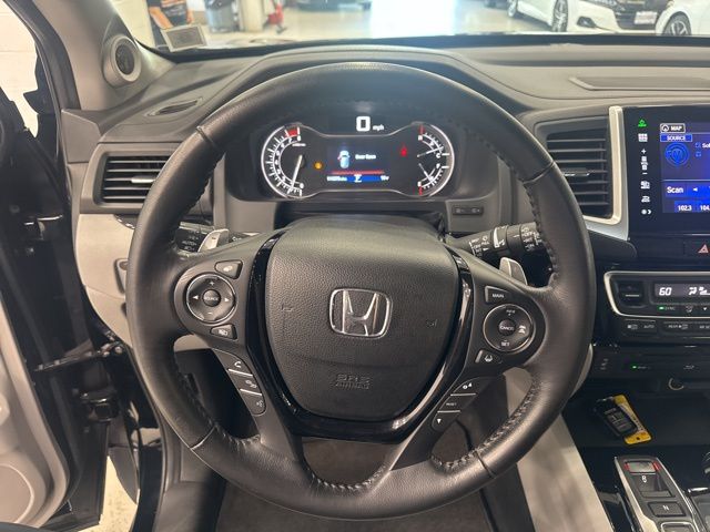 2016 Honda Pilot Touring photo 12
