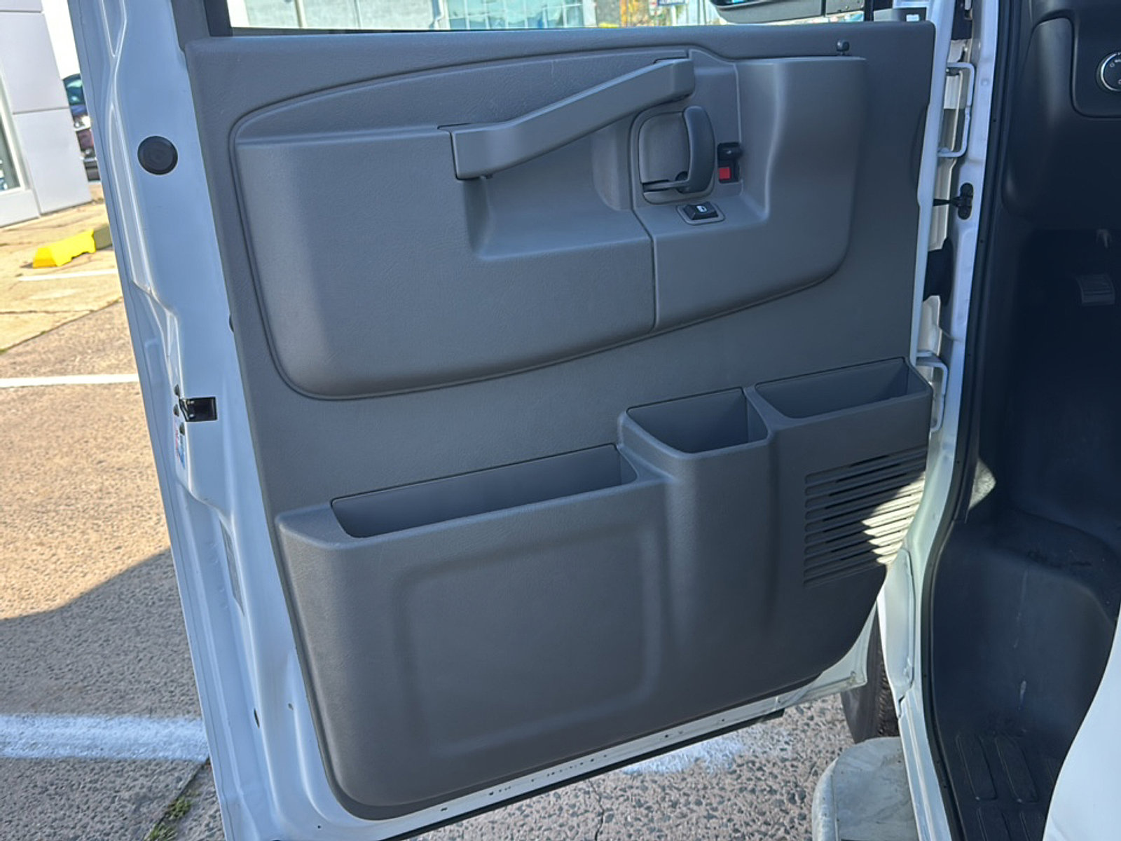 2024 Gmc Savana Cargo 2500 photo 4