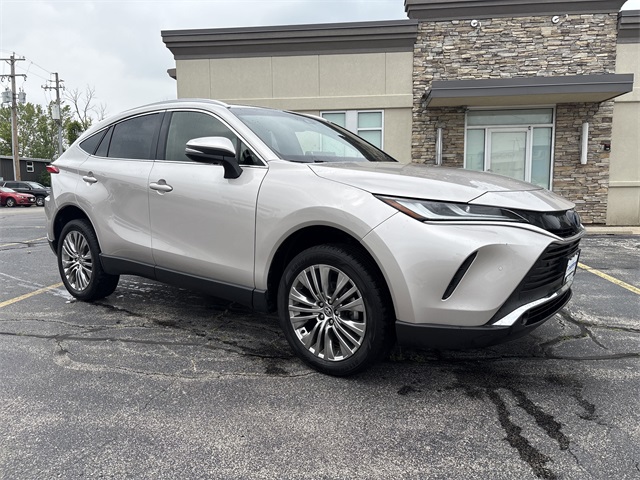 2022 Toyota Venza XLE photo 2
