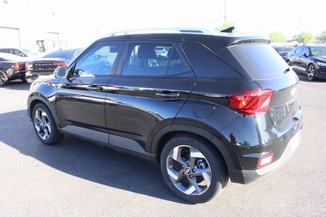 2022 Hyundai Venue SEL Limited photo 2