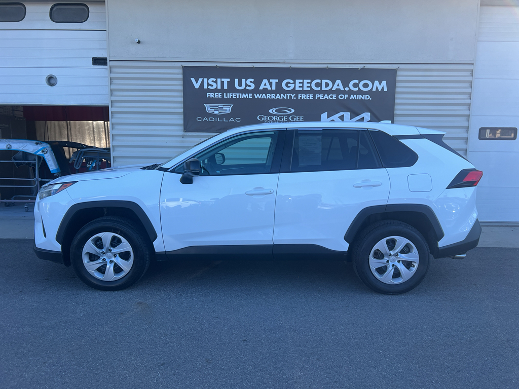 2024 Toyota RAV4 LE photo 4