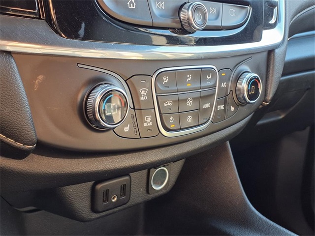 2023 Chevrolet Traverse Leather photo 11