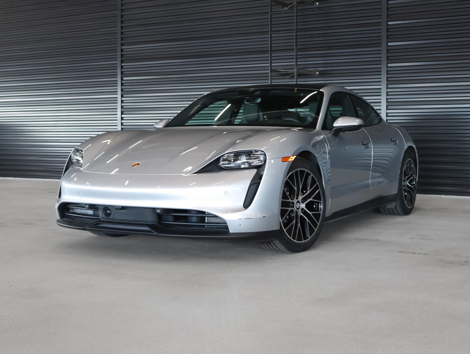 2023 Porsche Taycan Base's photo