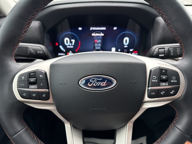2025 Ford Explorer photo 29
