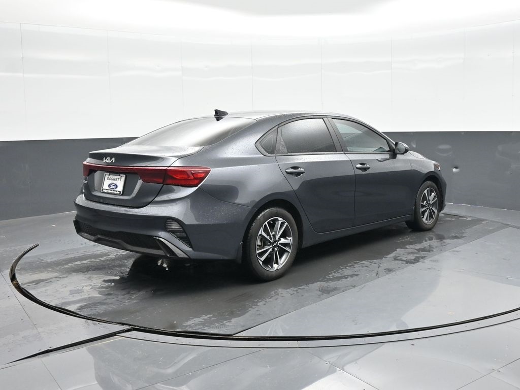 2024 Kia Forte LXS photo 4