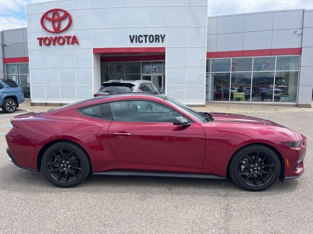 2025 Ford Mustang EcoBoost photo 3