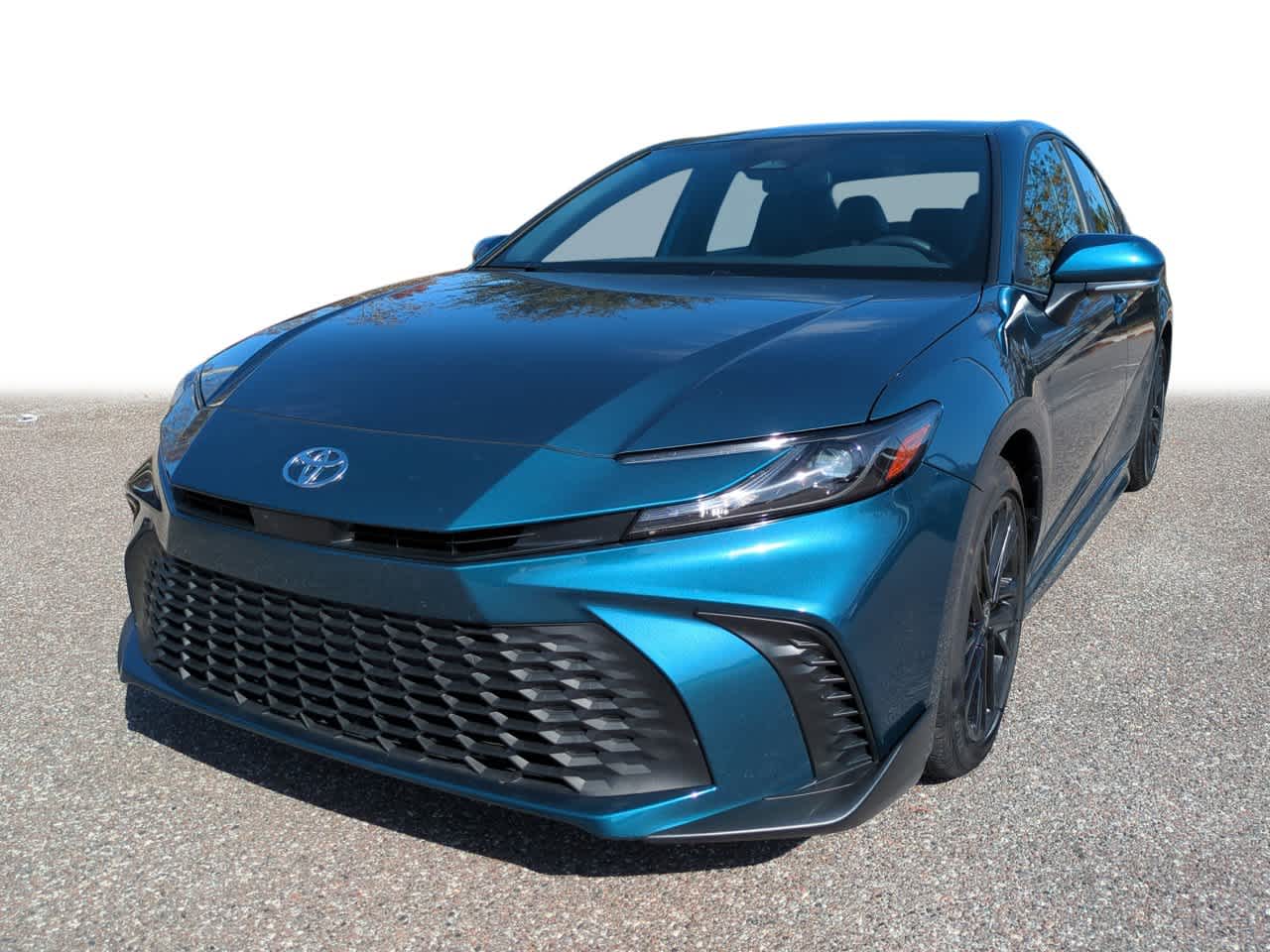 2025 Toyota Camry SE's photo