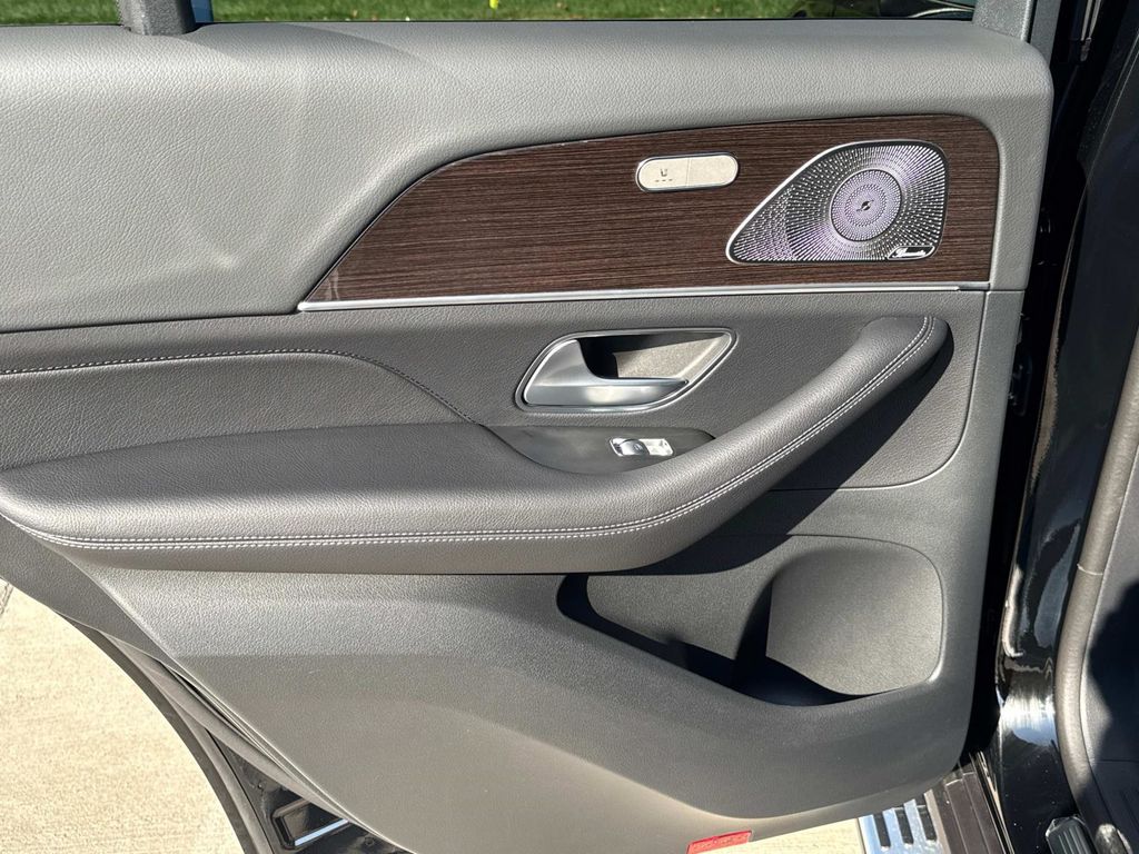 2026 Mercedes Benz GLE 450e 4MATIC photo 11