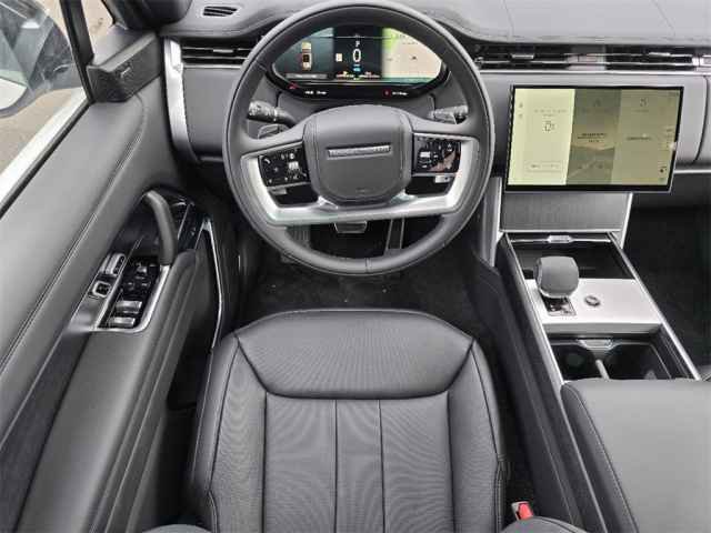 2025 Land Rover Range Rover SE photo 16