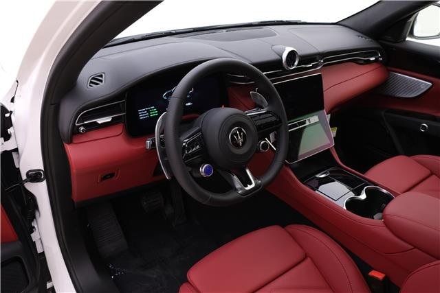 2025 Maserati Grecale photo 6