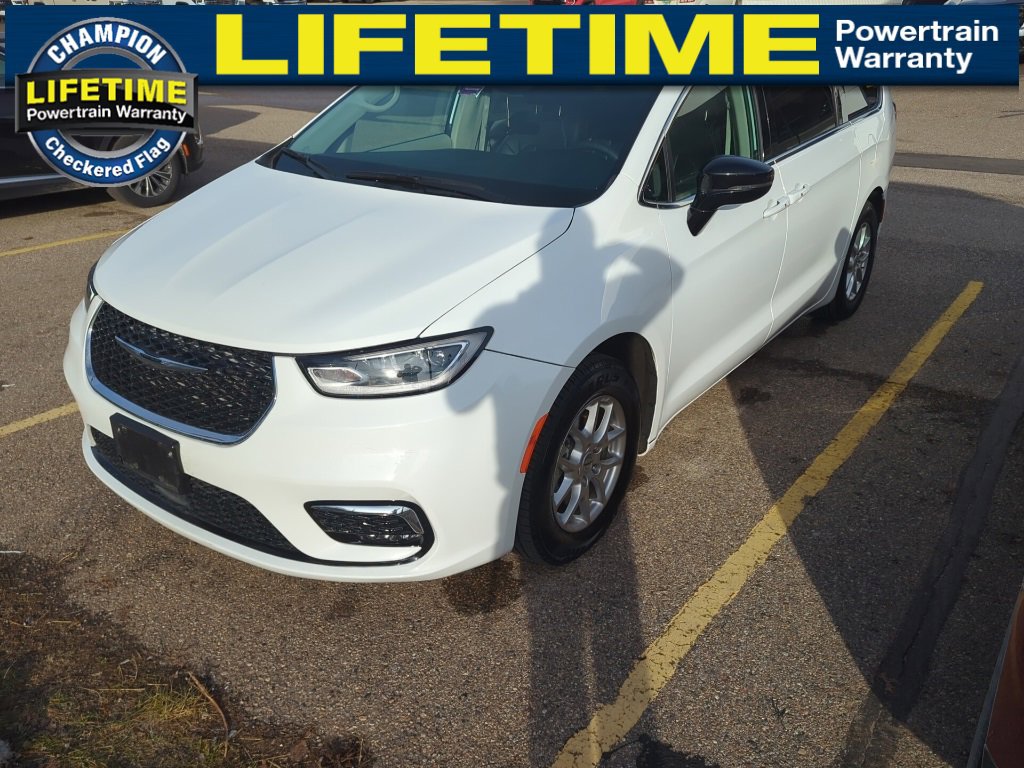 2024 Chrysler Pacifica Touring L's photo