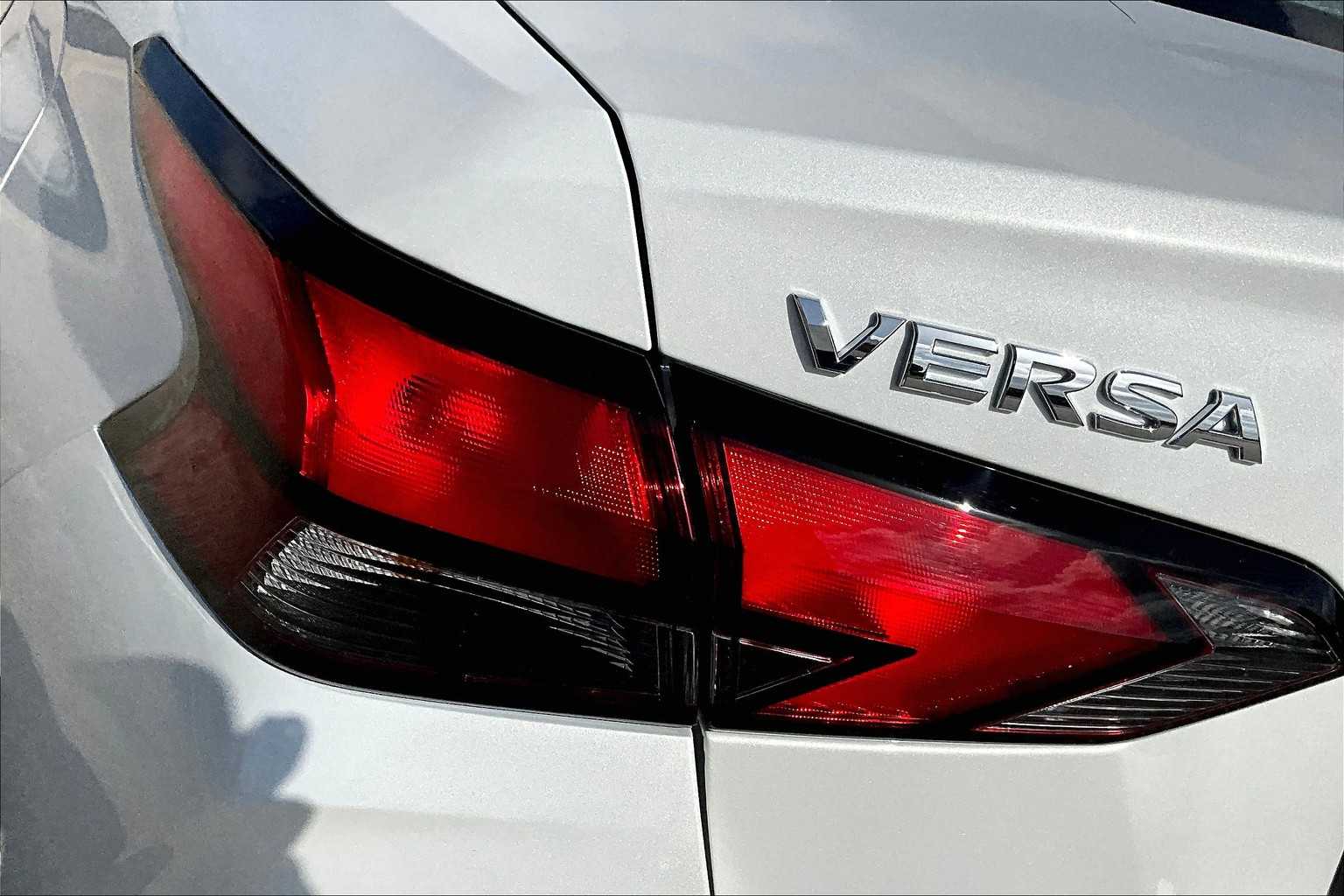 2025 Nissan Versa SV photo 11