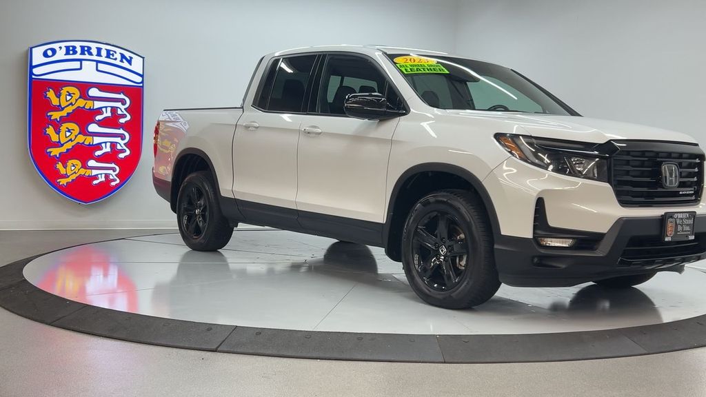 2022 Honda Ridgeline Black Edition photo 3
