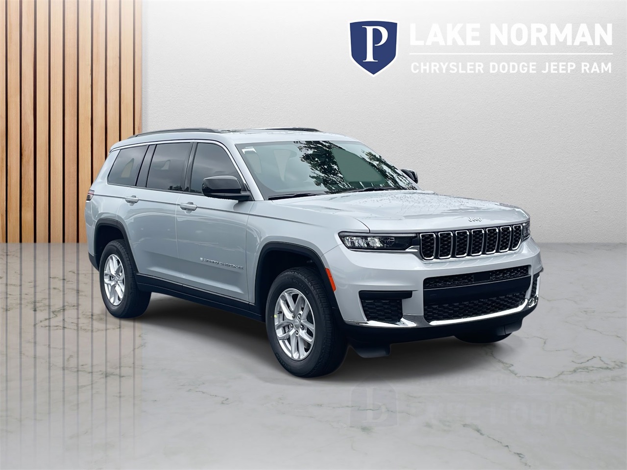 2025 Jeep Grand Cherokee Laredo X photo 2