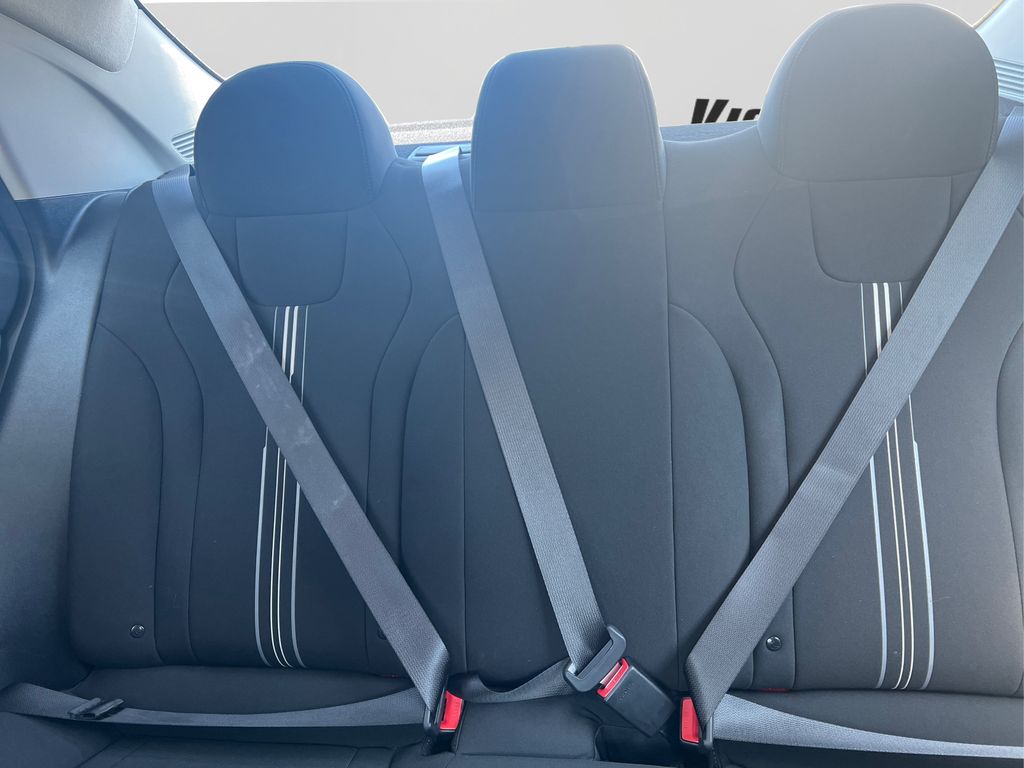 2023 Hyundai Elantra SEL photo 16