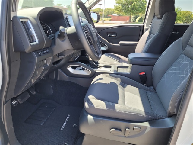 2025 Nissan Frontier SV photo 5