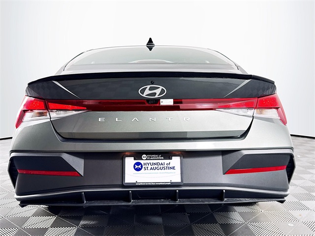 2025 Hyundai Elantra SEL Sport photo 4