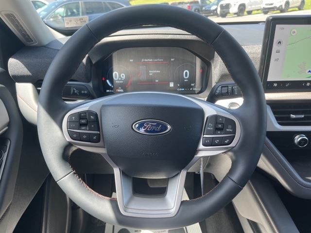 2025 Ford Explorer photo 14
