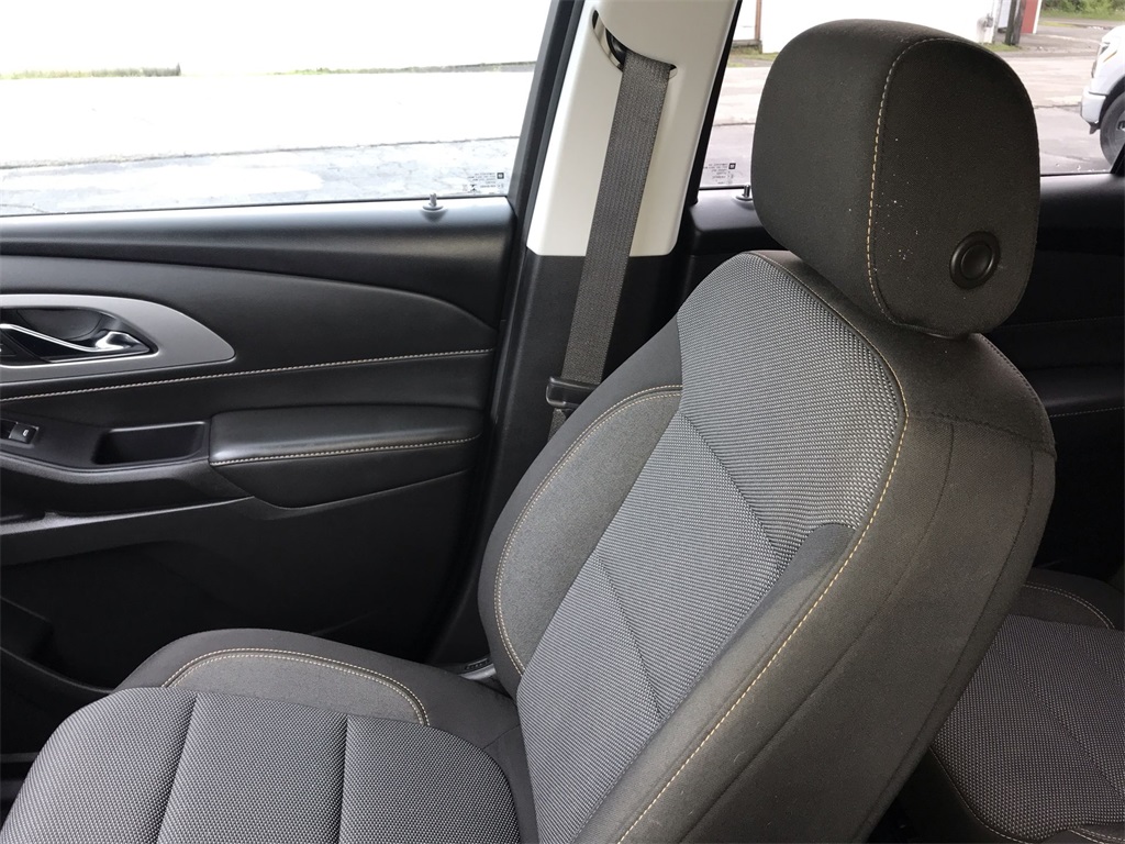 2021 Chevrolet Traverse LS photo 21