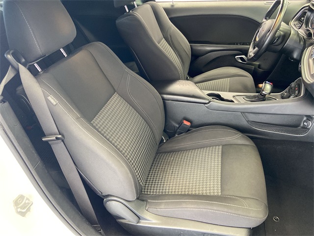 2019 Dodge Challenger SXT photo 32
