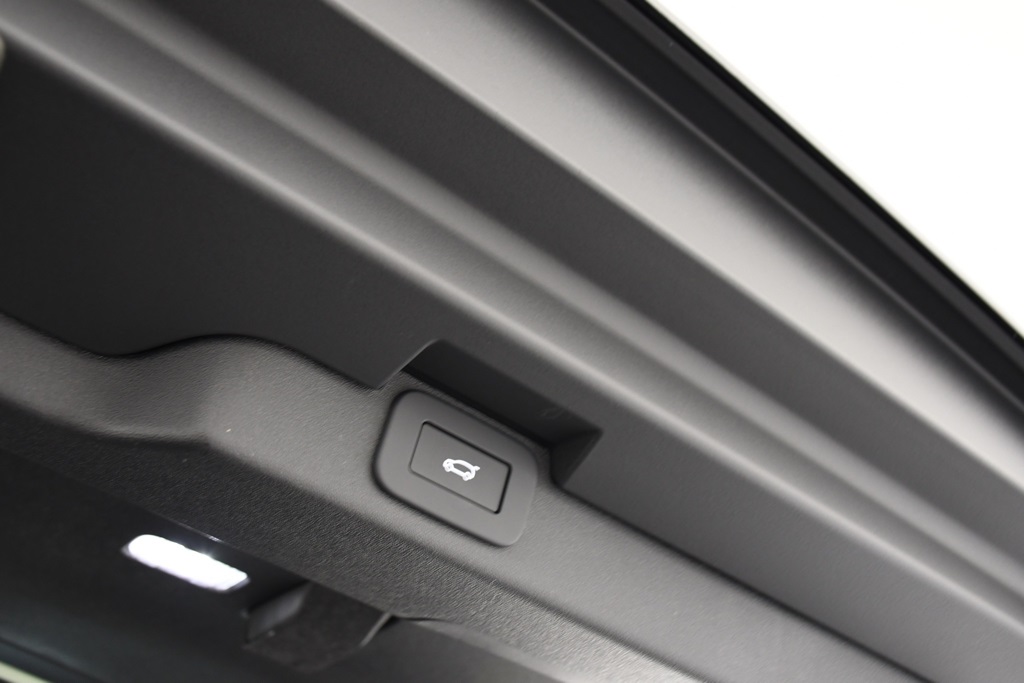 2025 Land Rover Discovery SE photo 22