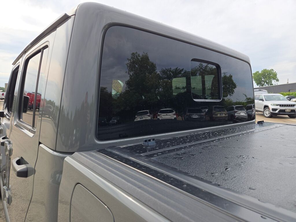 2020 Jeep Gladiator Rubicon photo 16