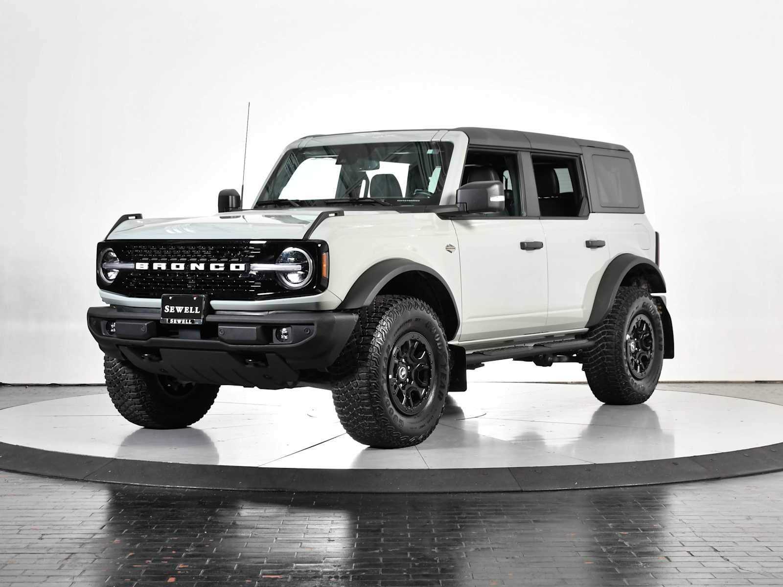 2022 Ford Bronco 4-Door Wildtrak's photo