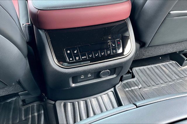 2026 Infiniti QX80 photo 33