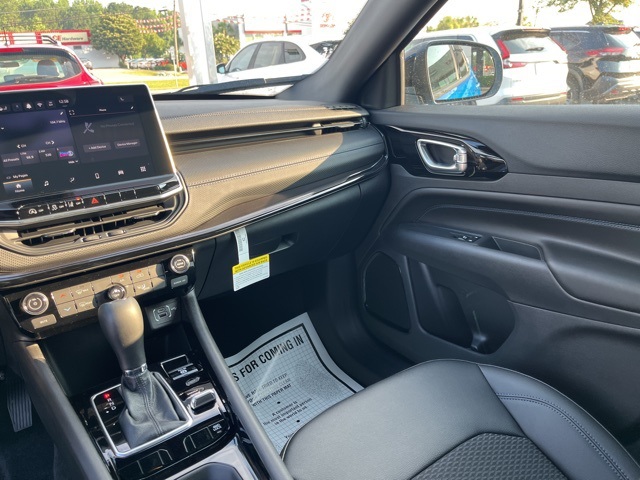 2025 Jeep Compass Latitude photo 18