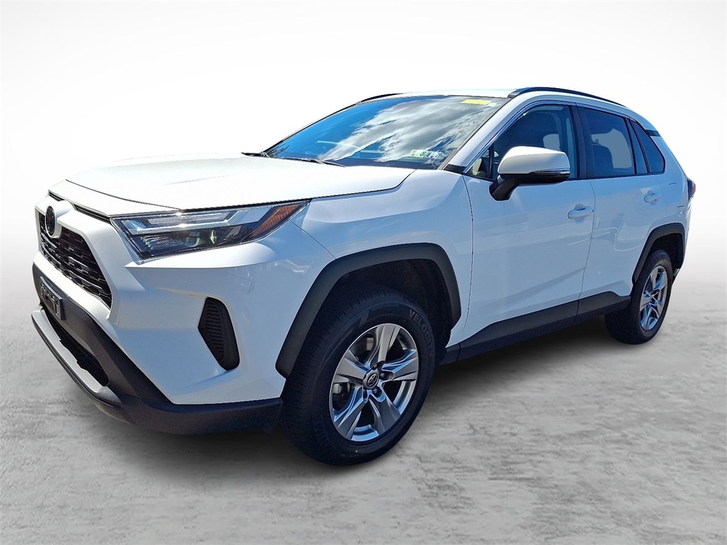 2023 Toyota RAV4 XLE photo 2