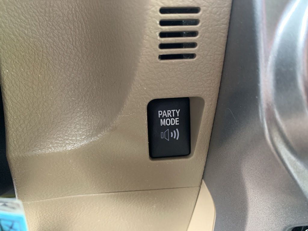 2013 Toyota 4Runner SR5 photo 16