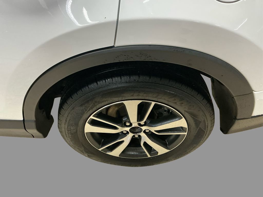 2017 Toyota RAV4 XLE photo 14