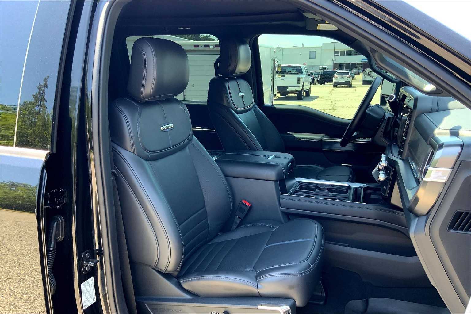 2025 Ford F-350 Platinum photo 7