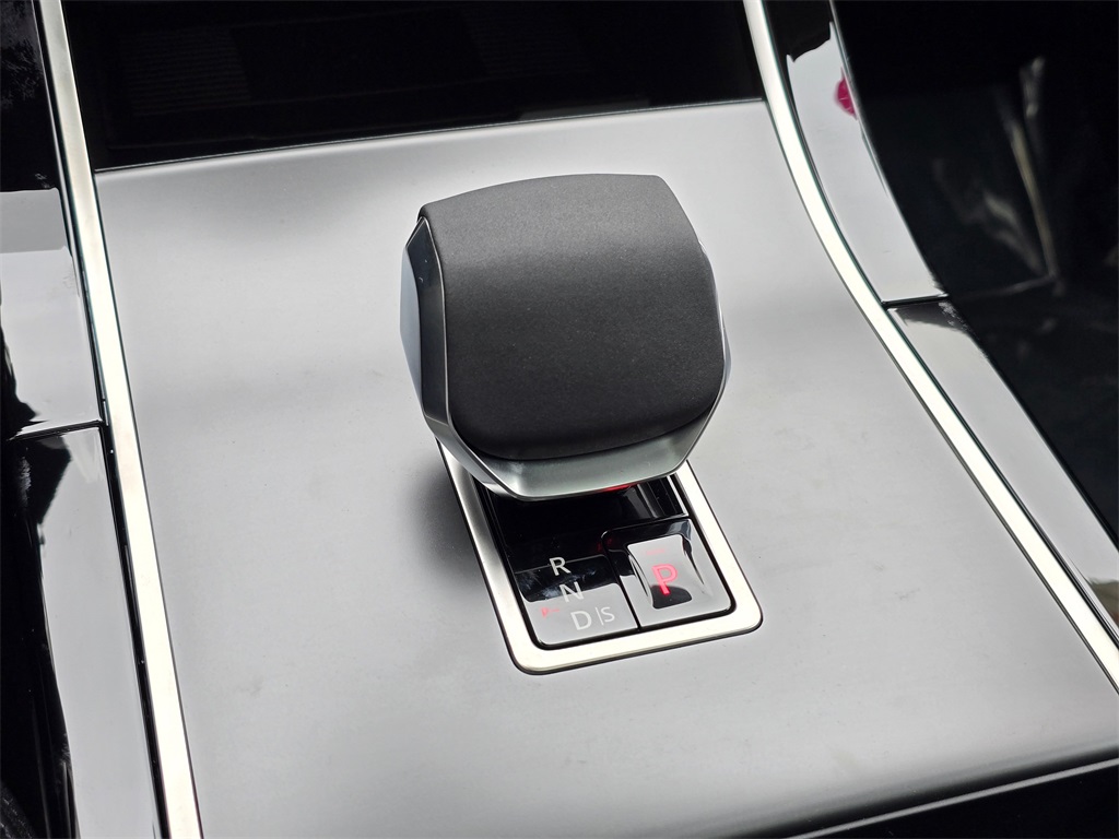 2026 Land Rover Range Rover Velar S photo 14