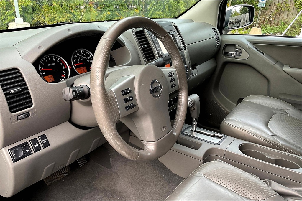 2019 Nissan Frontier SL photo 12