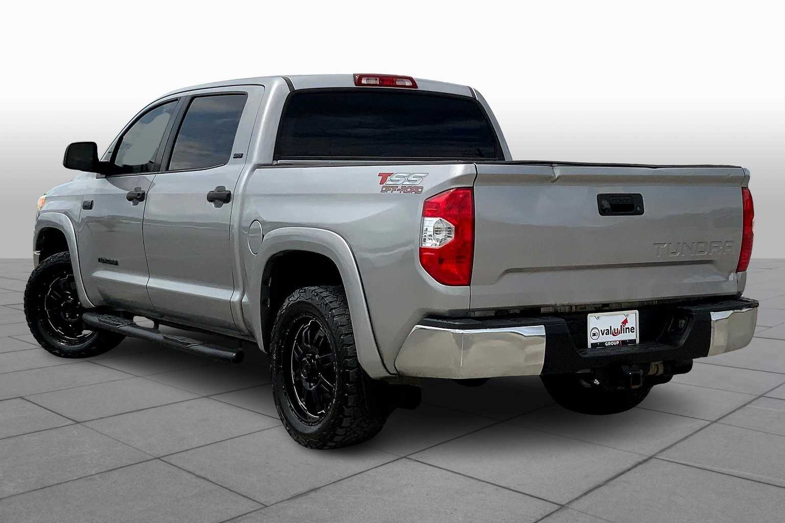 2017 Toyota Tundra SR5 photo 11