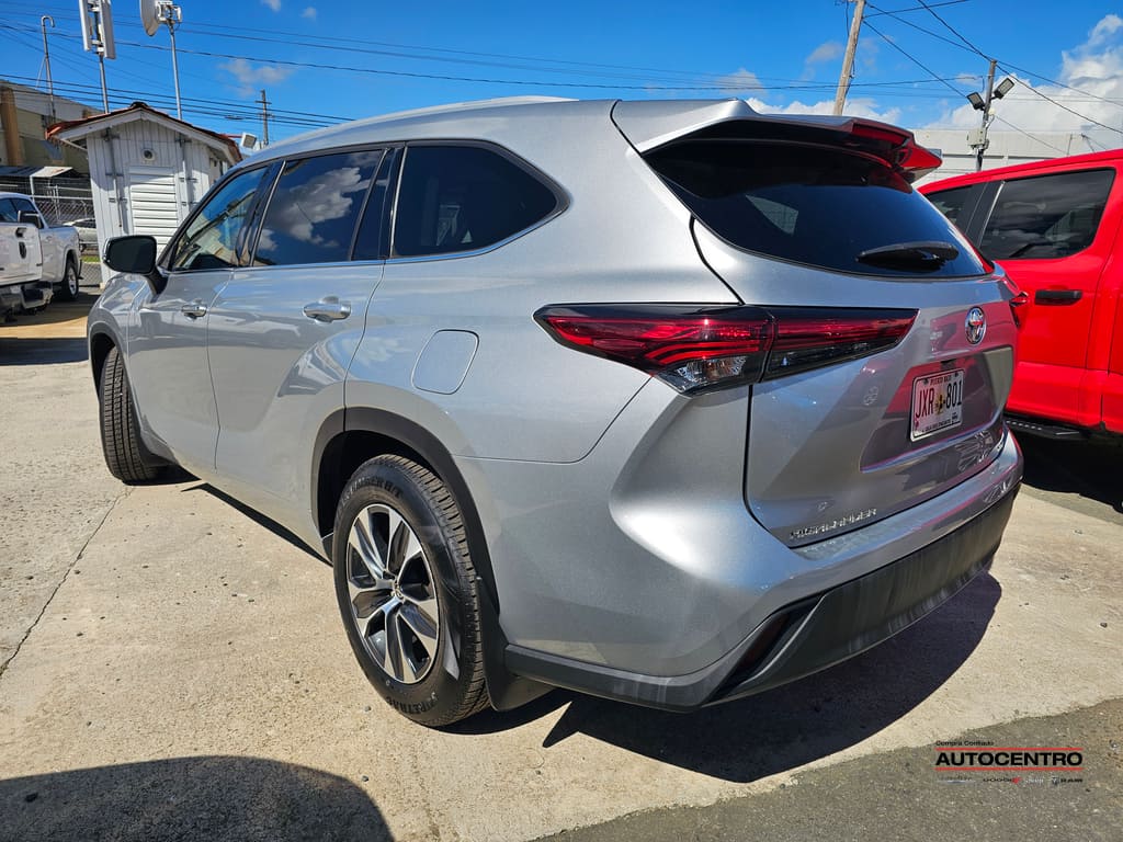 2022 Toyota Highlander XLE photo 2