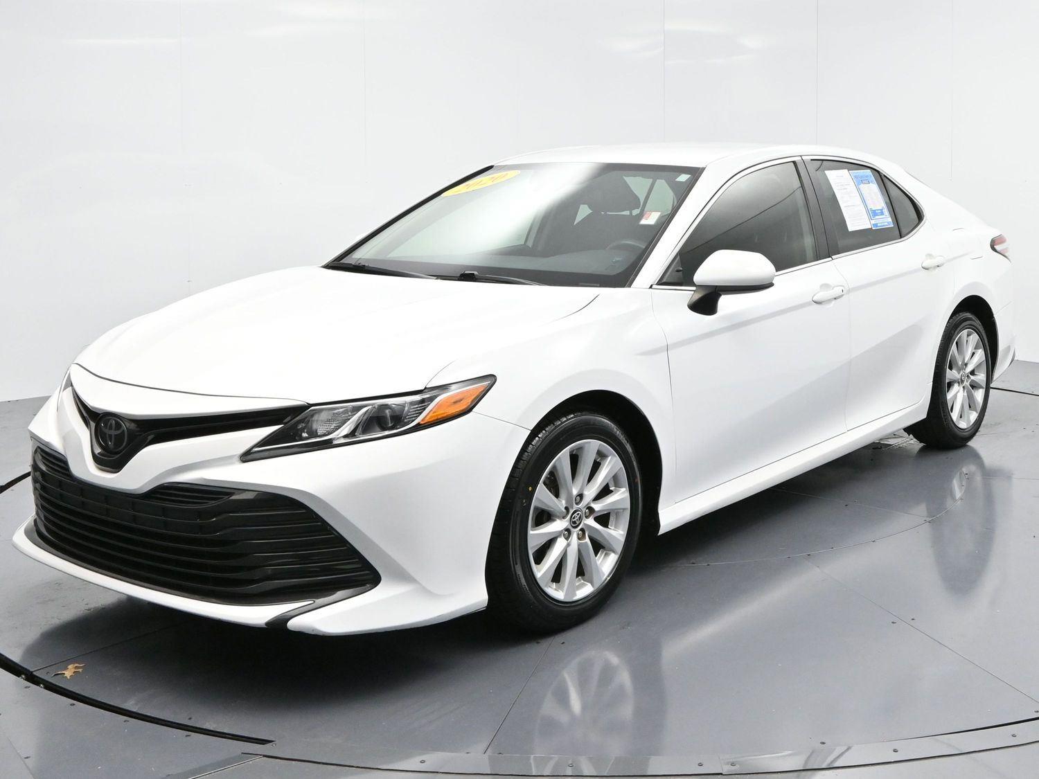 2020 Toyota Camry LE photo 3