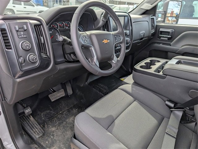 2024 Chevrolet Silverado 5500HD Work Truck photo 2