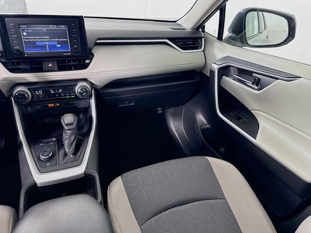 2022 Toyota RAV4 Hybrid XLE photo 22