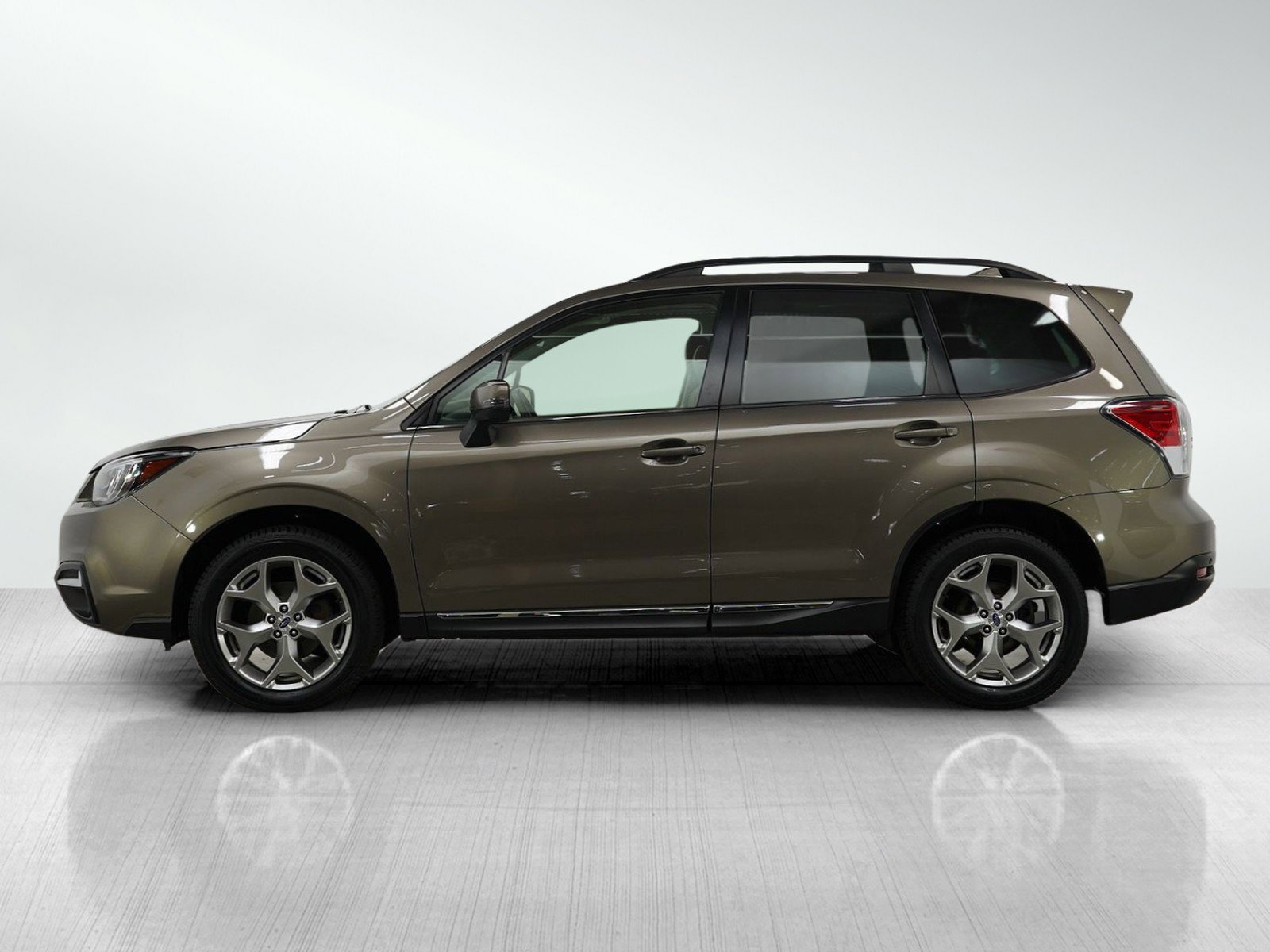 2017 Subaru Forester Touring photo 2