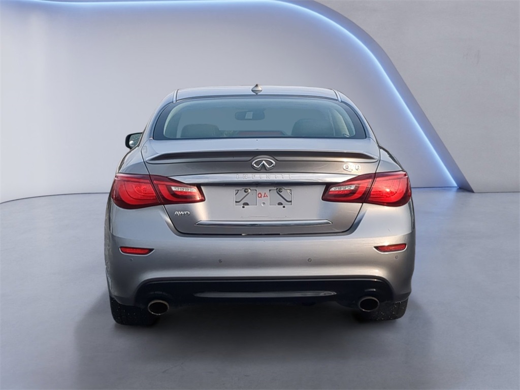 2019 Infiniti Q70 Luxe AWD photo 4
