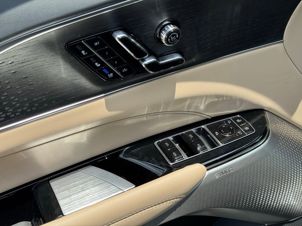 2025 Cadillac Lyriq Luxury photo 18