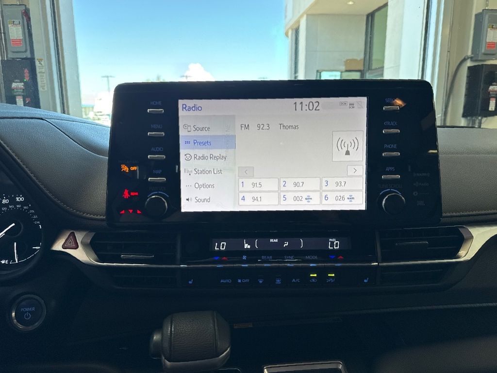 2022 Toyota Sienna XLE Woodland Edition photo 23