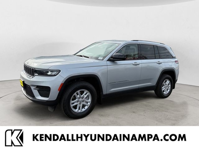 2022 Jeep Grand Cherokee Laredo's photo